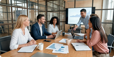 Which Wireless Display Kit Is Best for Small to Medium Meeting Rooms?